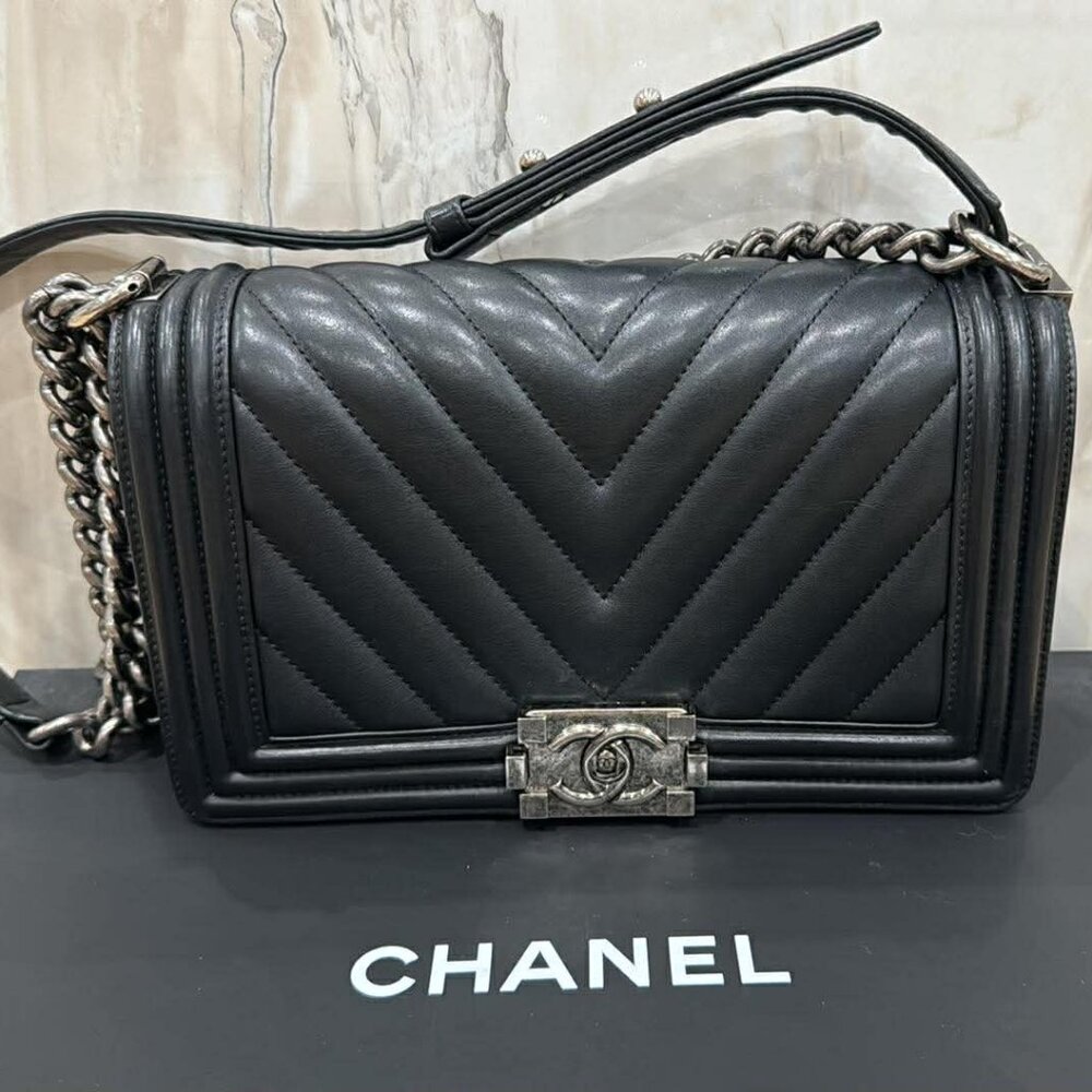 🌟 Chanel Black Boy Bag Medium Lambskin Leather Chevron Perfect Gift!